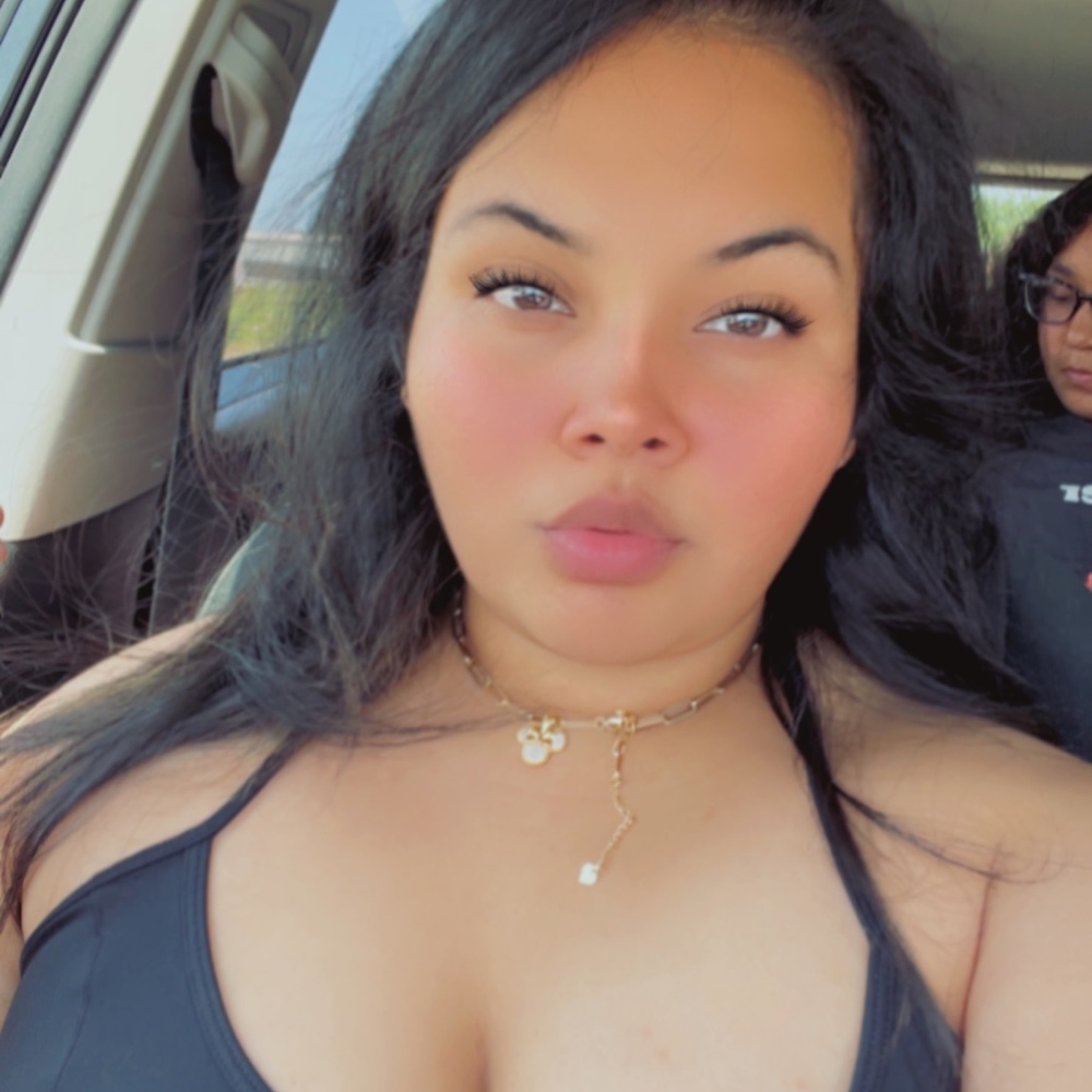 Meet your Posher, Yaquelin